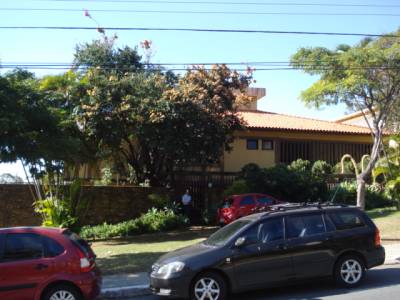 Casa de 690,00m², à venda