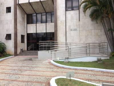 Prédio Comercial de 2.300,00m², à venda
