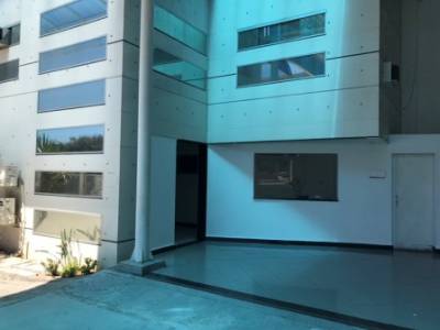 Loja de 1.130,00m², à venda