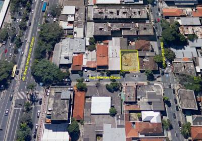 Lote de 302,48m², à venda