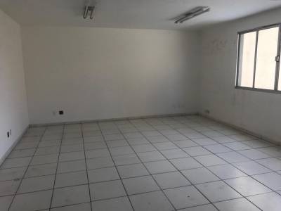 Sala de 41,67m², para alugar