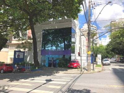 Prédio de 624,44m², à venda