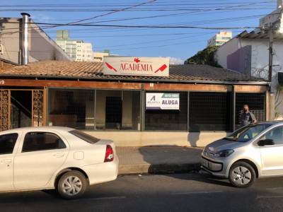Casa comercial de 244,00m², para alugar