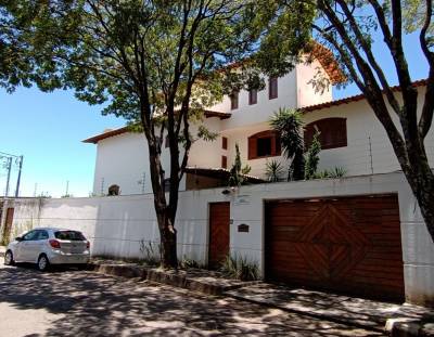 BELÍSSIMA CASA  LUXO - Mangabeiras,  05 quartos,  710m²,  piscina, linda vista panorâmica, 08 vagas de garagem, reservatório de água