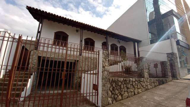 Casa 
 Centro (Oliveira) 
 R$  1.800,00